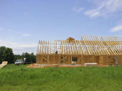The trusses slowly go up...